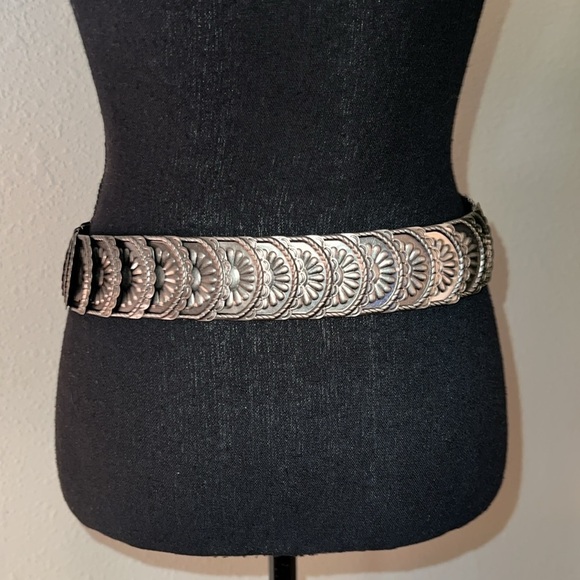 Women’s Vintage Silver Tone Coin Stretch Belt 80s Shiny Disc Metal Cincher Belt - Picture 8 of 16